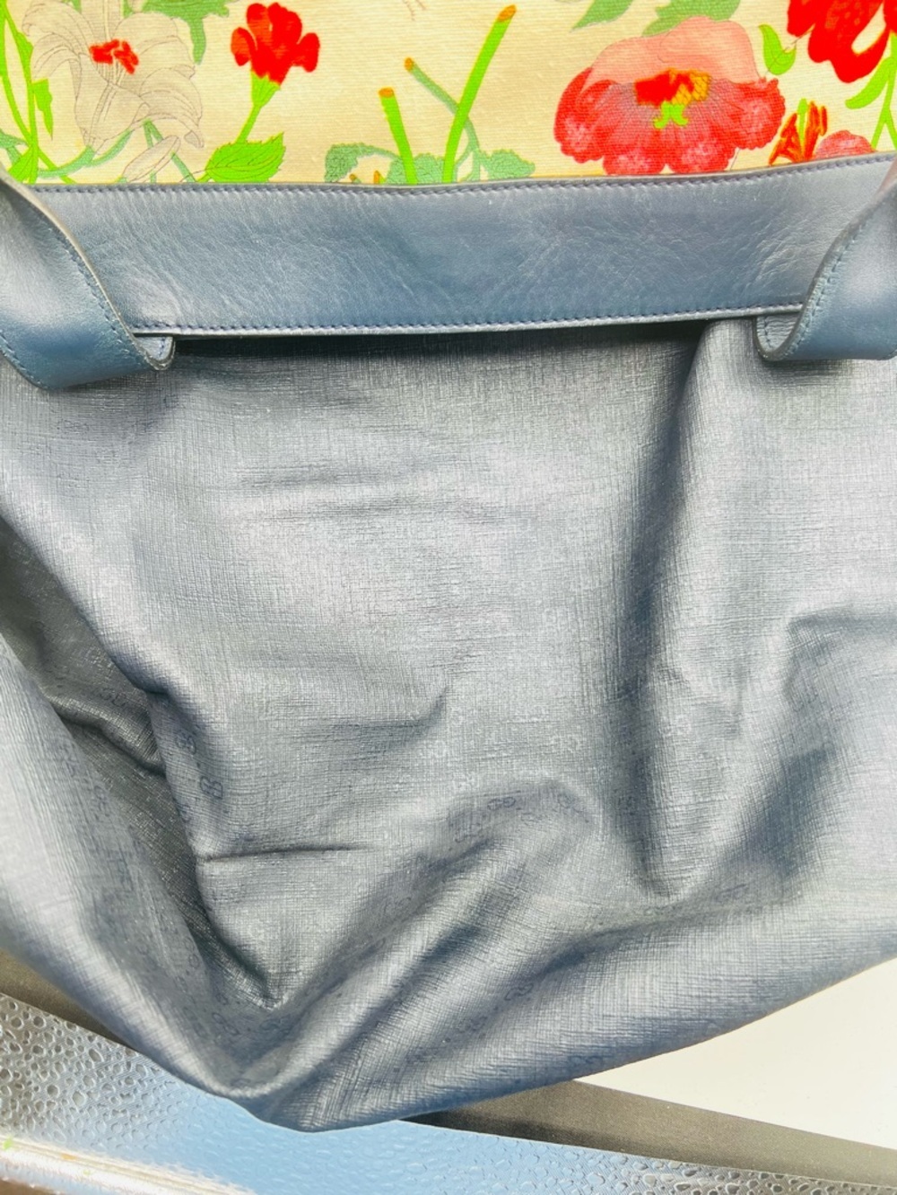 Gucci Cream Floral Tote with Navy Trim - Picture 15 of 16
